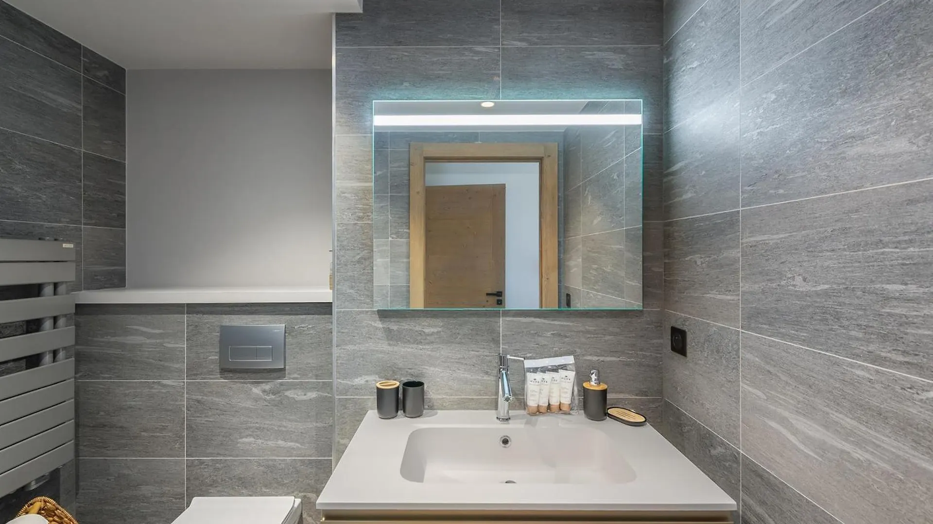 Appartement Lumineux Avec Spa, Piscine Et Sauna Pour 7 Personnes Near Megeve - Fr-1-569-132 דירה